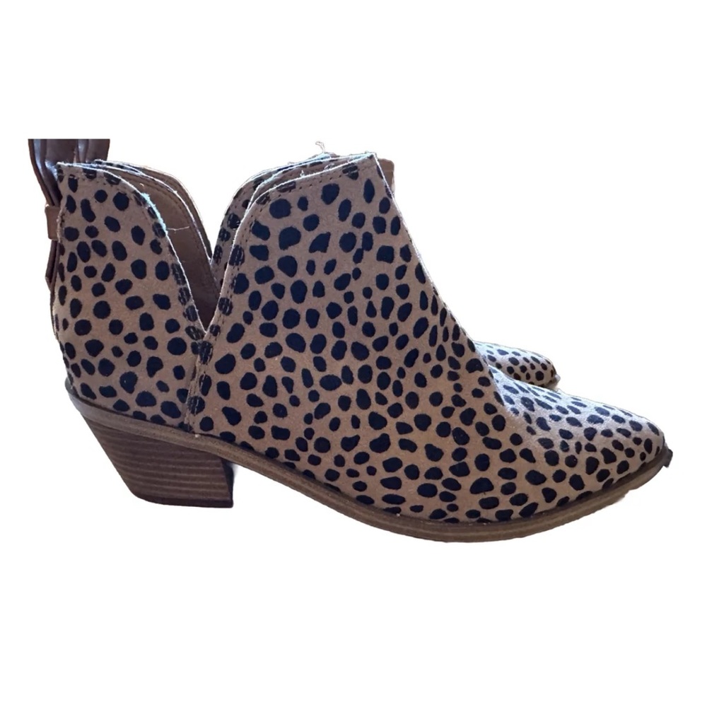 Animal Print Nine West Cheetah print faux fur booties size 7.5